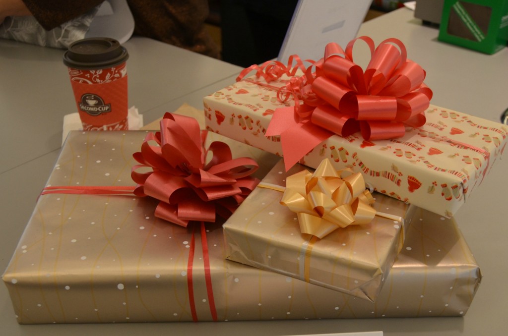 Gift Wrapping (2)