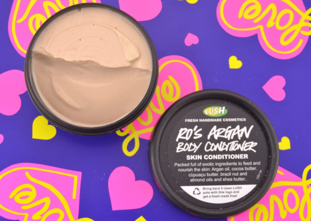 LUSH Lots of Love Gift Set  (7)