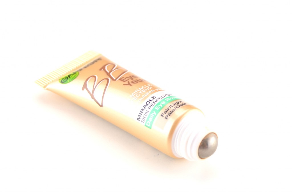 Correct Dark Circles, daily eye roller, minimize puffiness, awaken the skin, evens out skin tone, hydrates the skin, illuminate, puffiness, dark circles, skin complexion