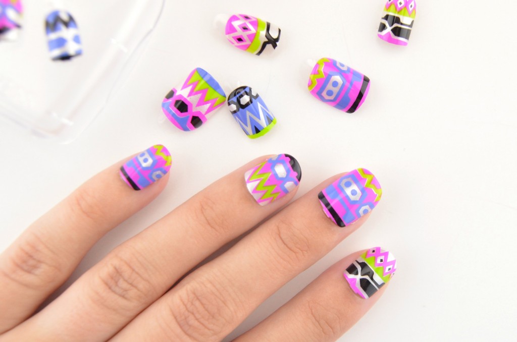 bold nails, prints and patterns, nail polish, press-on, fake nails, stick on