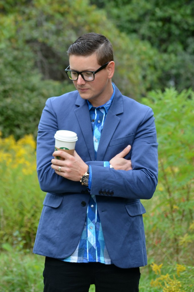 East Dane Blogger, East Dane, boddy holly, blue jacket, black jeans, back glasses, male blogger, male fashion blog