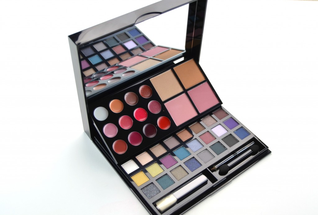 Avon Makeup Studio Palette