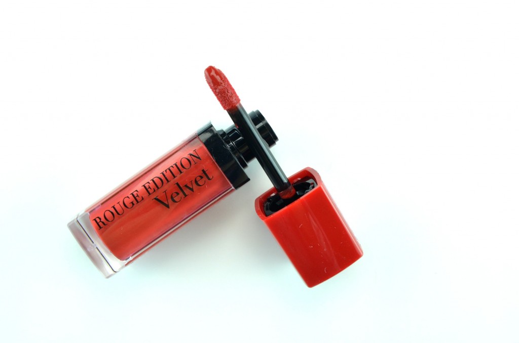 Bourjois Rouge Edition Velvet, red lipgloss, lip gloss, holiday lipstick, bourjois lip gloss, velvet gloss, beauty bloggers