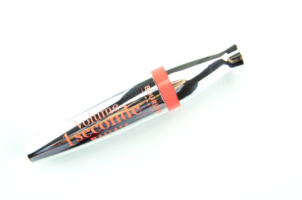 Bourjois Volume 1 Second Mascara, bourjois mascara, black mascara, fake eyelashes, Blogger, Makeup Crimes, Fall Makeup looks, Latest cosmetics trends, makeup tips, Toronto Blog, How to apply, makeup trends, crimes of beauty, beauty blog