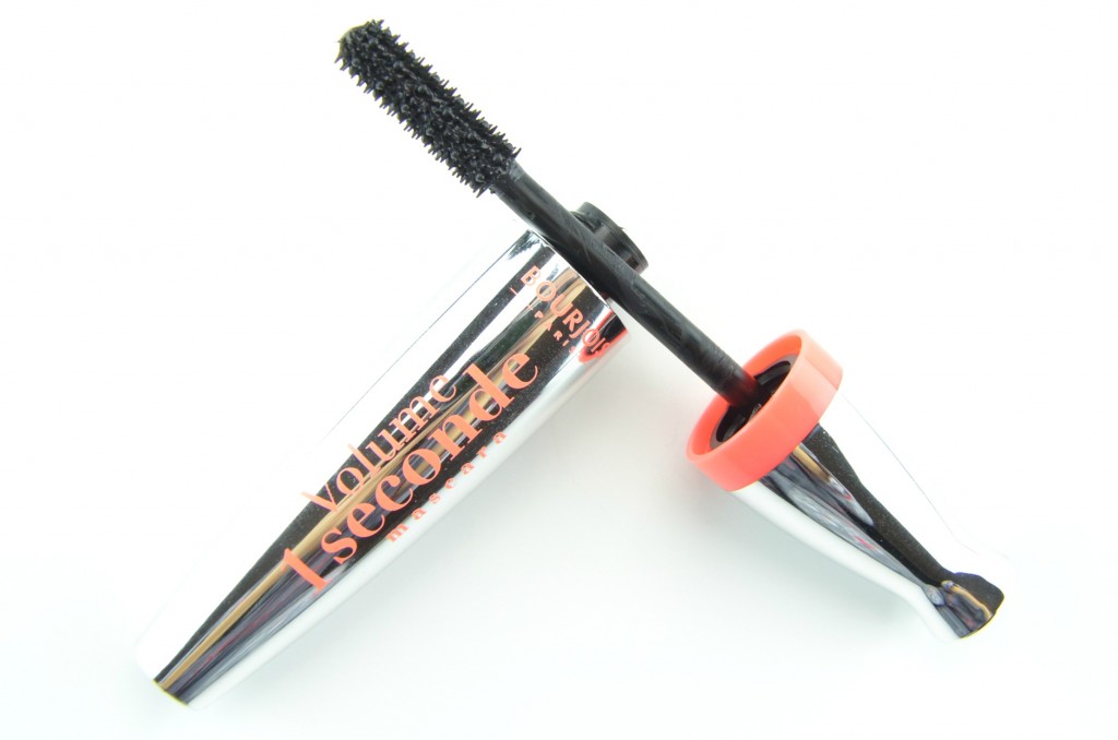 Bourjois Volume 1 Second Mascara, 1 second mascara, eyelashes, Toronto Blog, How to apply, makeup trends, crimes of beauty, beauty blog