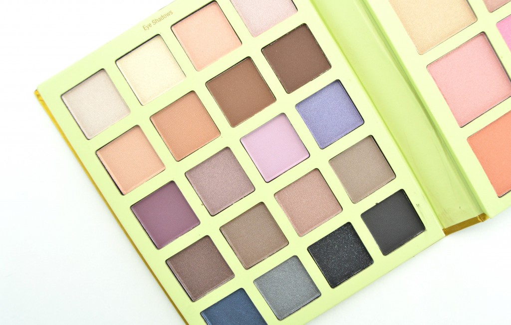 Pixi Ultimate Beauty Kit 2nd Edition Eye & Cheek Palette, Makeup Blog, Canadian Beauty Blogs, The Pink Millennial, Ontario Blog, Makeup code, business casual for women, winter makeup looks, makeup looks, cosmetics