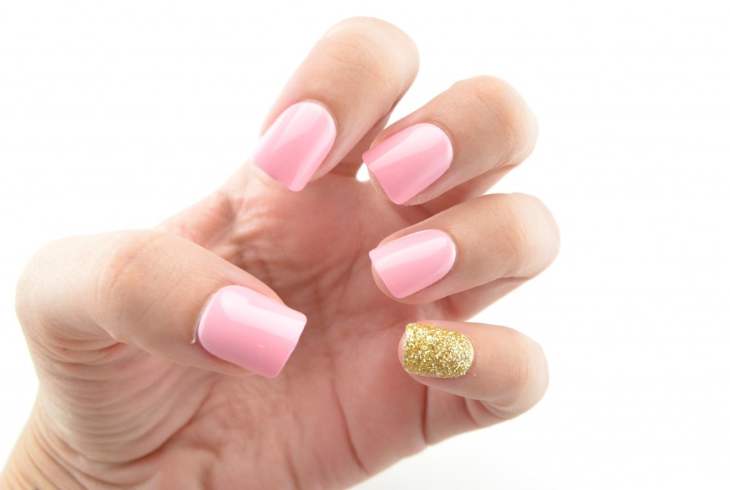 Kiss nails, pink nails, gold nails, gold sparkly nails