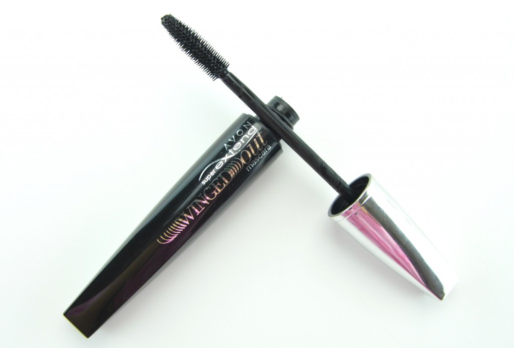 Avon SuperExtend Winged Out Mascara review, avon mascara, winged out lashes, black mascara, avon black mascara