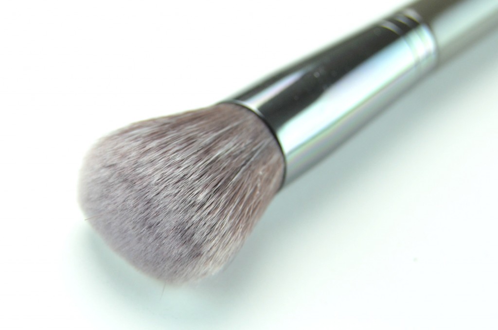 Lise Watier Perfecting Foundation Brush 