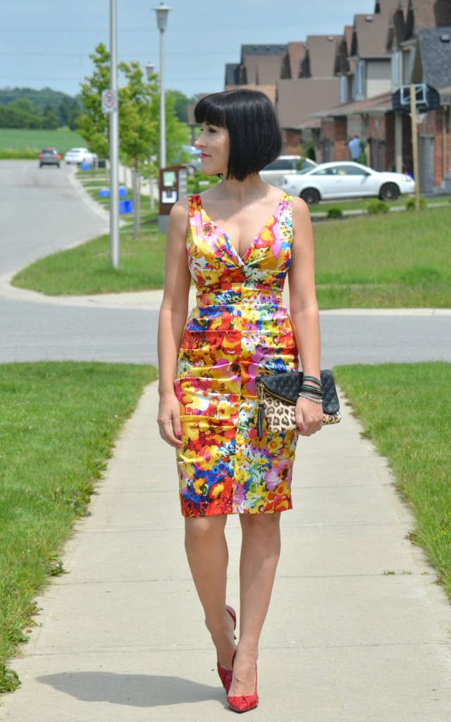 Charlotte Tilbury Canada, The Bombshell look, floral dress, jessica simpson clutch, red heels, sexy red pumps, animal print purse, canadian fashionista