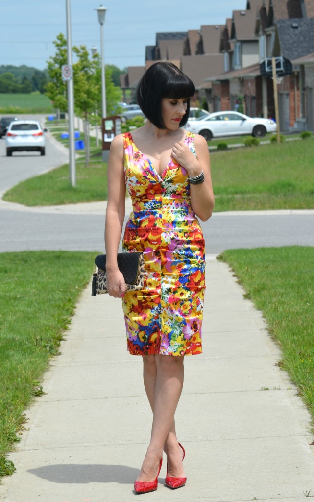 Charlotte Tilbury Canada, The Bombshell look, floral dress, jessica simpson clutch, red heels, sexy red pumps, animal print purse, canadian fashionista