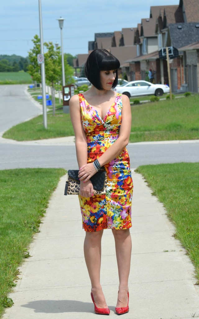 Charlotte Tilbury Canada, The Bombshell look, floral dress, jessica simpson clutch, red heels, sexy red pumps, animal print purse, canadian fashionista