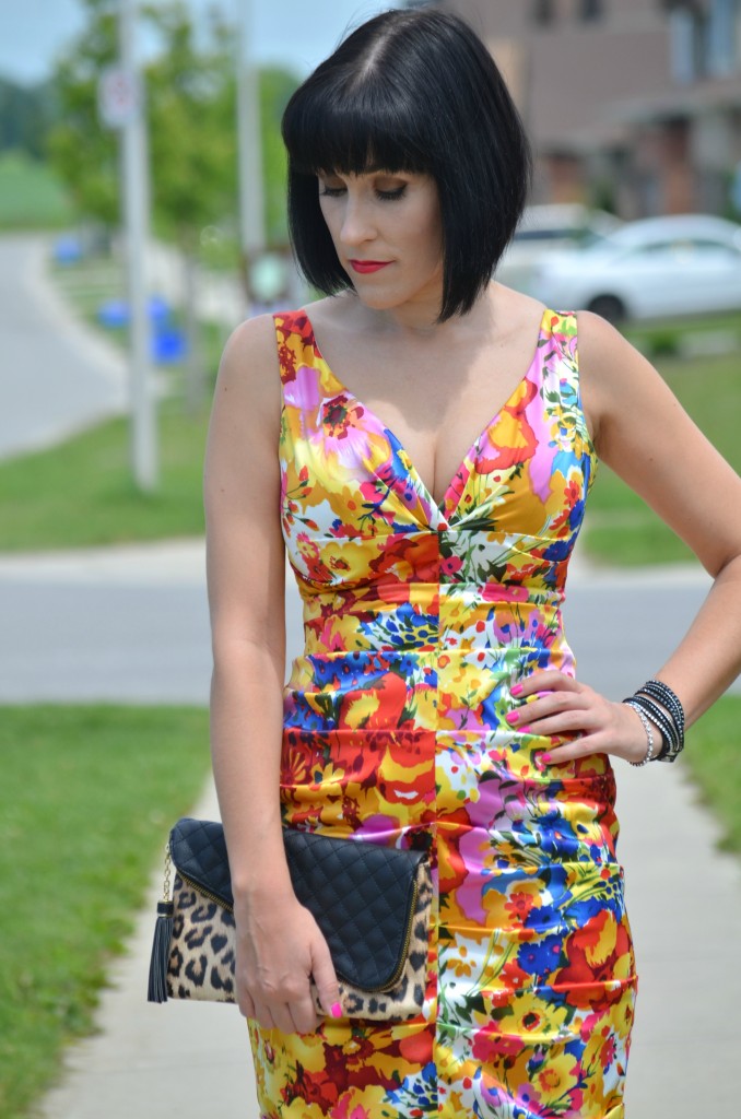 Charlotte Tilbury Canada, The Bombshell look, floral dress, jessica simpson clutch, red heels, sexy red pumps, animal print purse, canadian fashionista