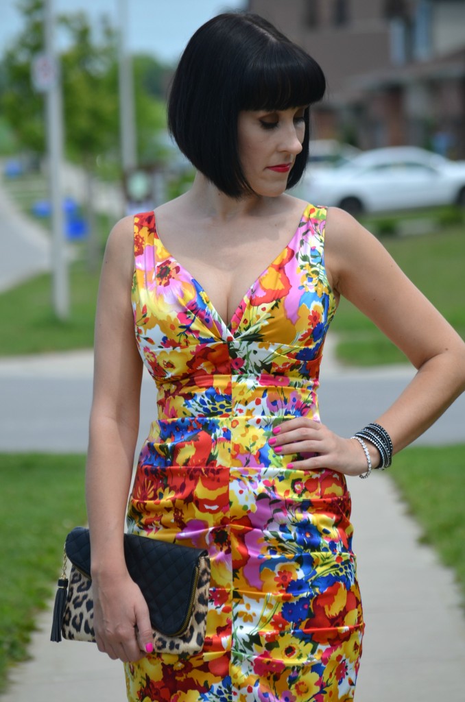 Charlotte Tilbury Canada, The Bombshell look, floral dress, jessica simpson clutch, red heels, sexy red pumps, animal print purse, canadian fashionista