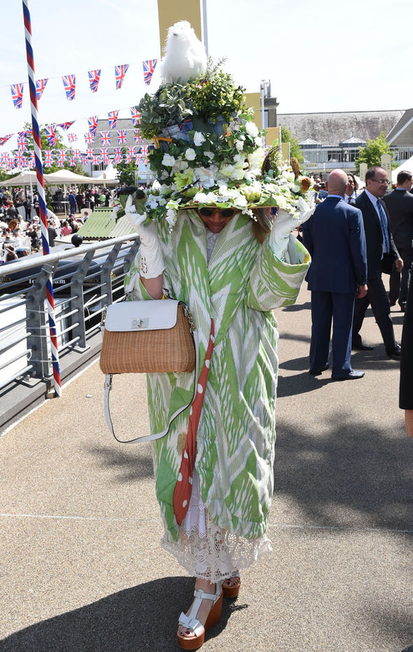 How To Dress For The Races