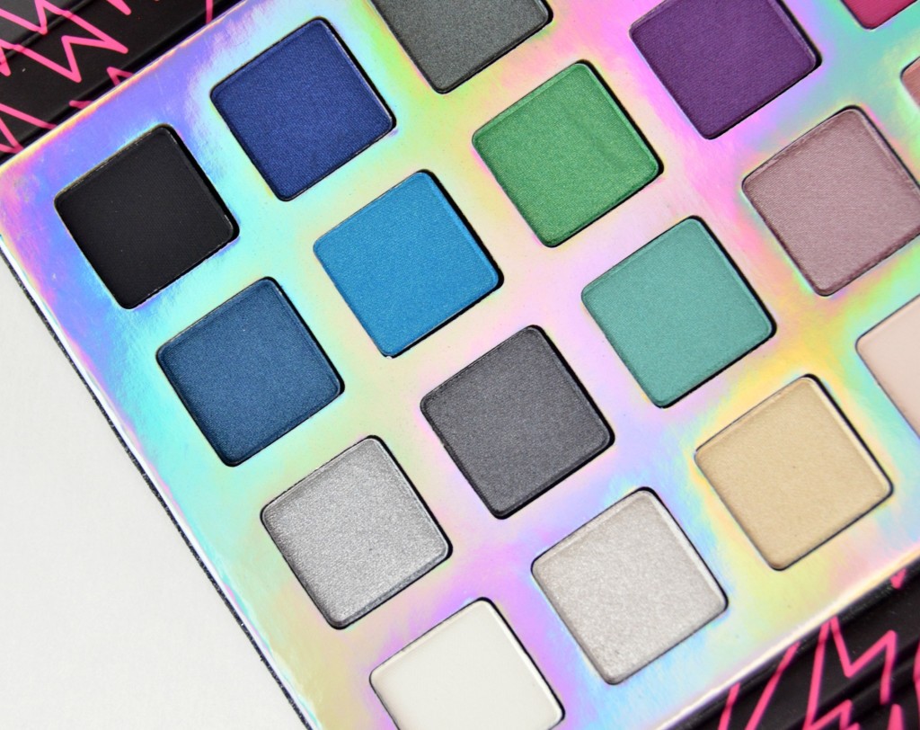 Truly Outrageous Eyeshadow Palette 