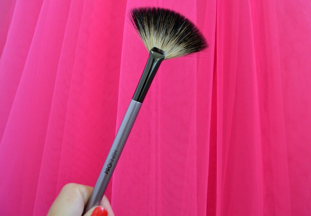 ProFinish Luxurious Fan Brush