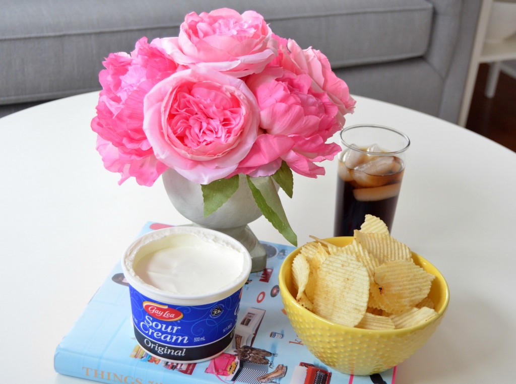 Easy French Onion Dip – The Pink Millennial