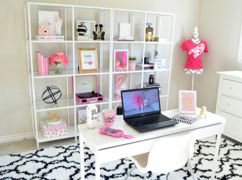 pink office