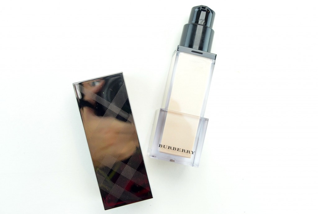 Burberry Fresh Glow Luminous Fluid Base Nude Radiance No. 01