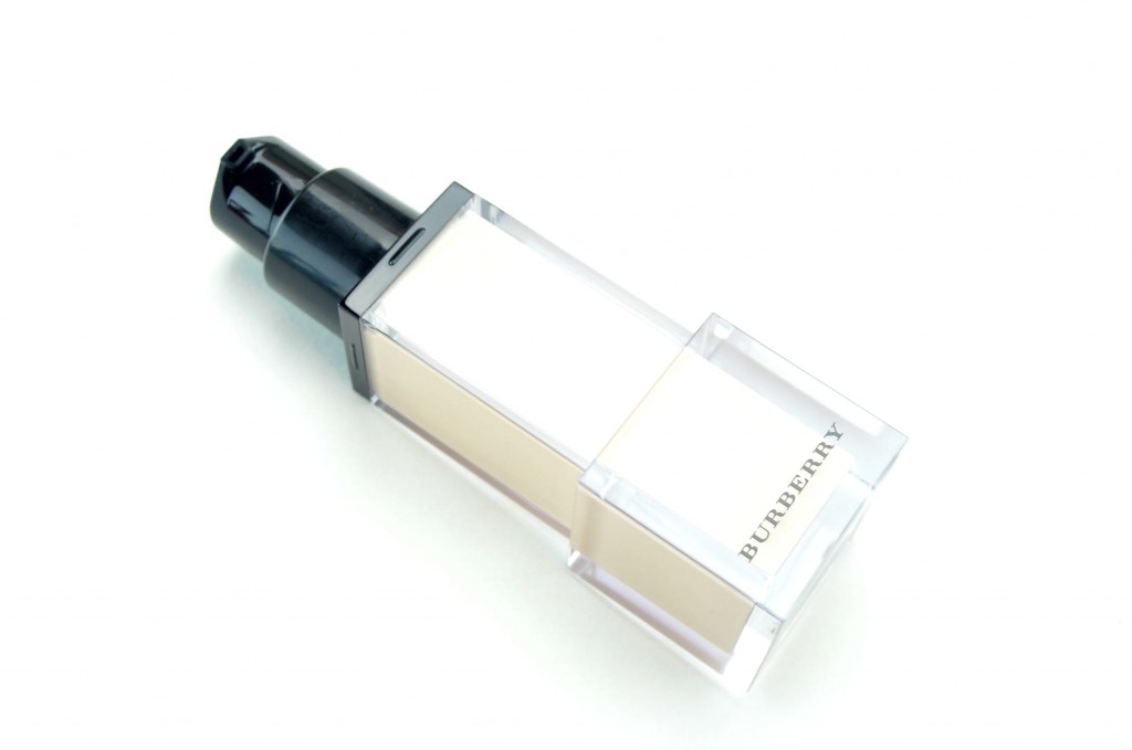 Burberry Fresh Glow Luminous Fluid Base Nude Radiance No. 01