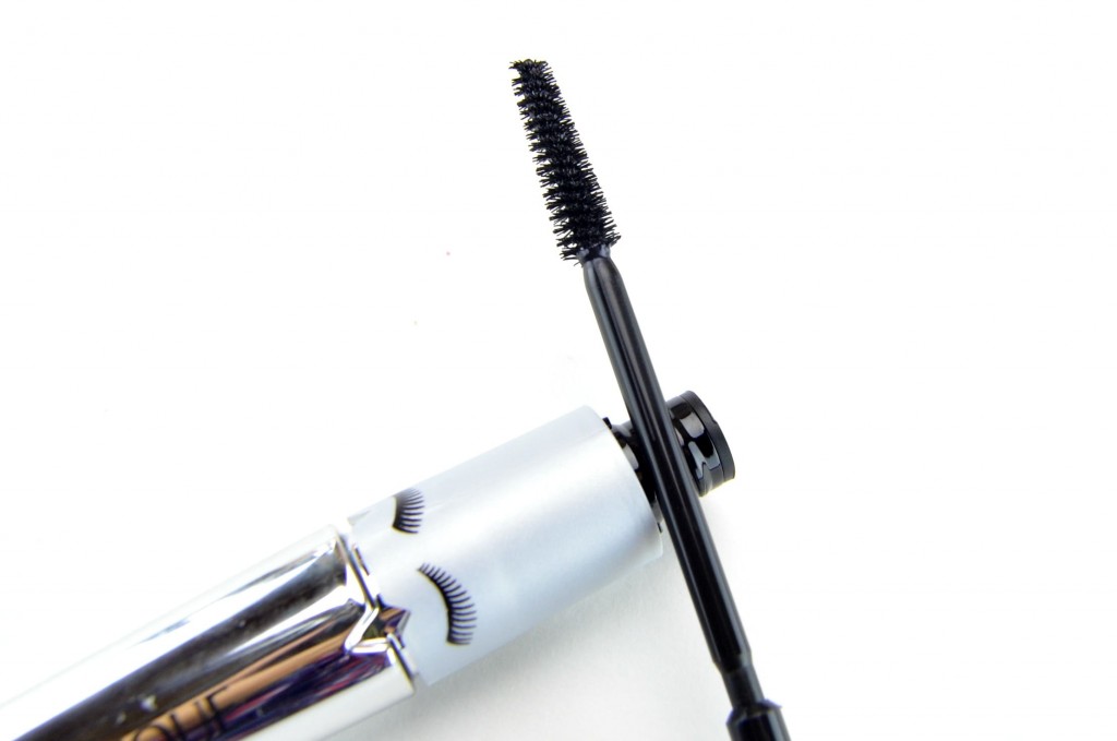  Clinique Lash Power Flutter-to-Full Mascara