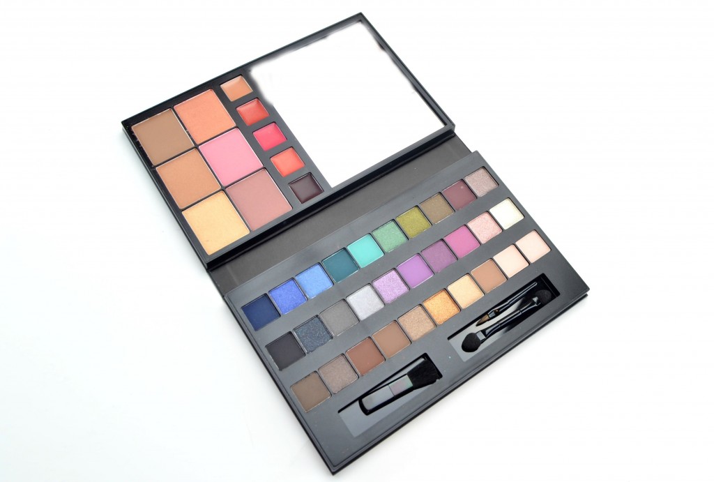 Avon True Color For the Love of Makeup Artist Palette