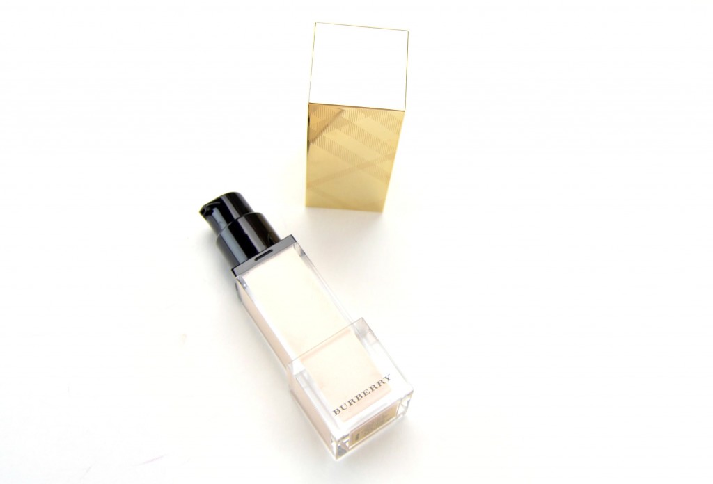 Burberry Fresh Glow Luminous Fluid Base