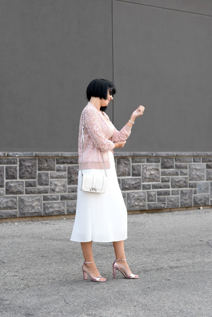 White pleated 2025 skirt street style