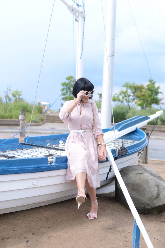 Pink Wilfred, Zero UV Sunglasses, Fossil necklace, Chloé Drew Purse, Kate Spade Bracelet, Victoria Emerson Watch, Wittner heels, grand bend 