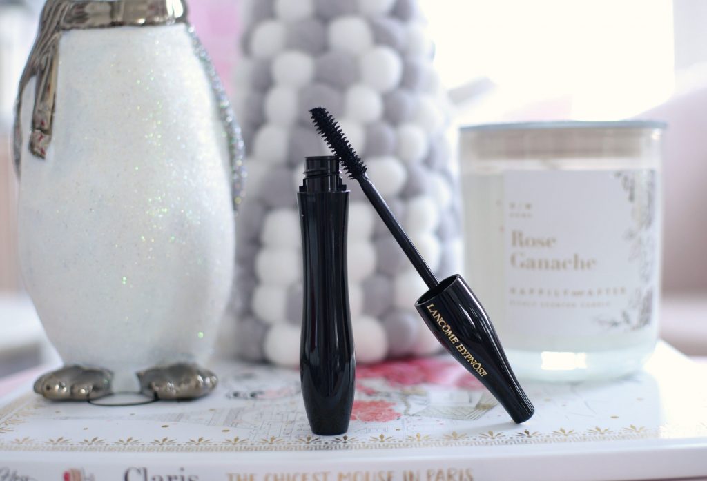 Forgotten Beauty Products, Clarins Instant Light Lip Comfort Oil, Lise Watier Liner, Smashbox Photo Finish Primer, beauty blender, Makeup Products We Forgot About