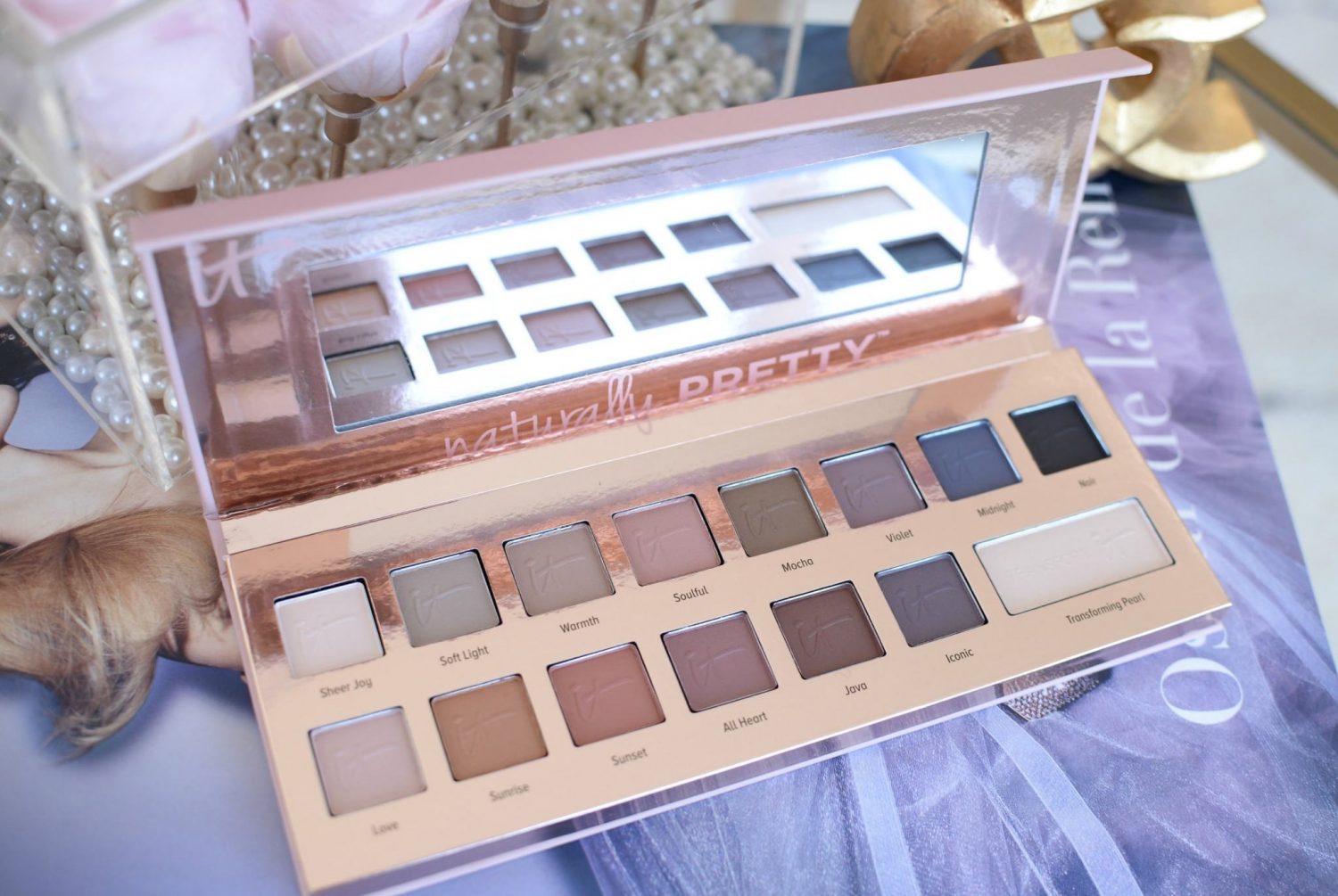 It Cosmetics Naturally Pretty Matte Luxe Transforming Eyeshadow Palette