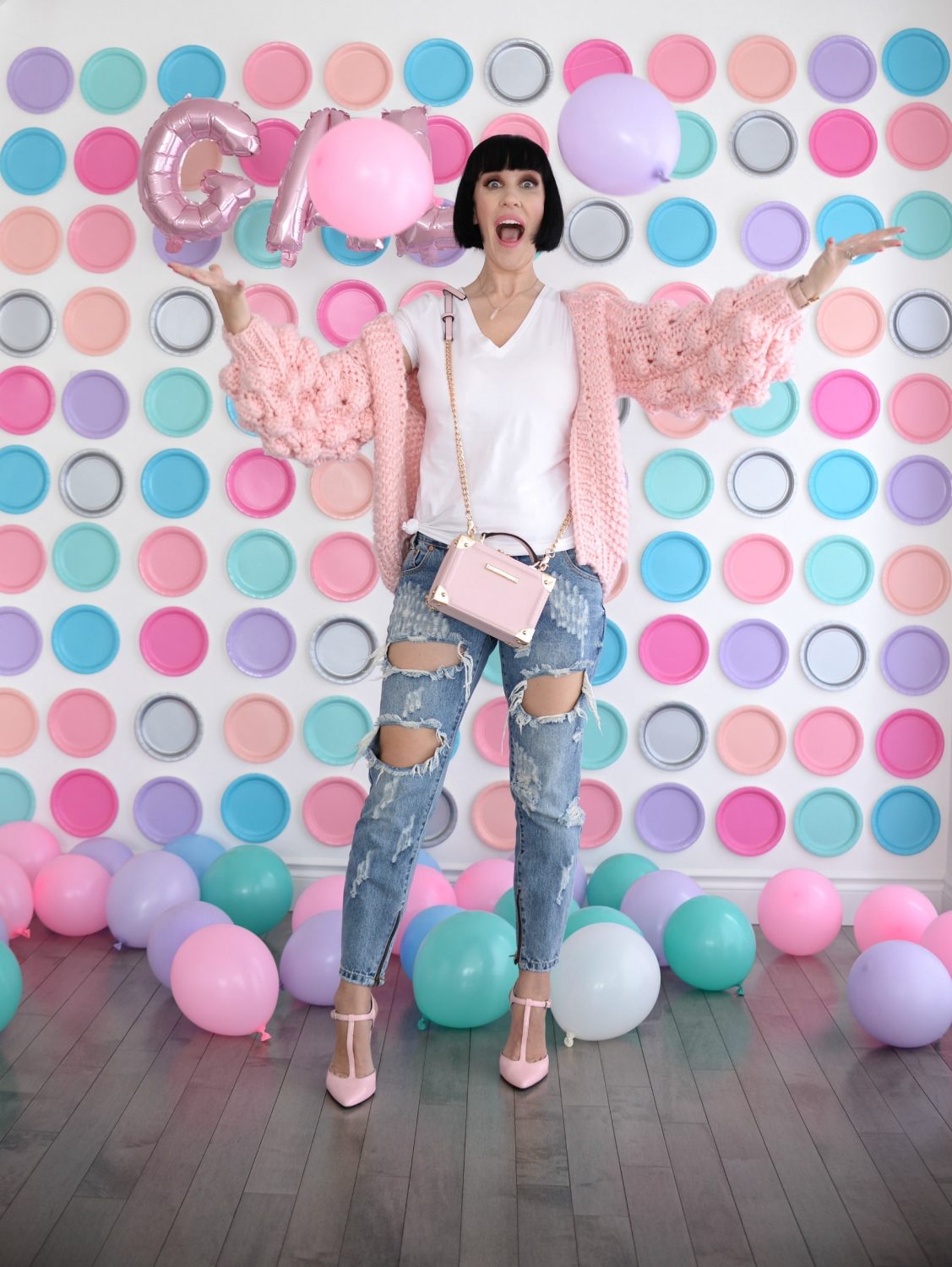 Pink Chic Wish Sweater, Plate backdrop, pink balloons (3)