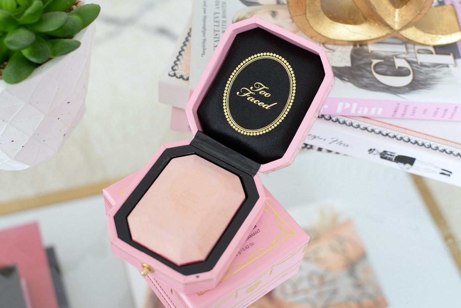 Too Faced Diamond Light Multi-Use Highlighter in Diamond Fire