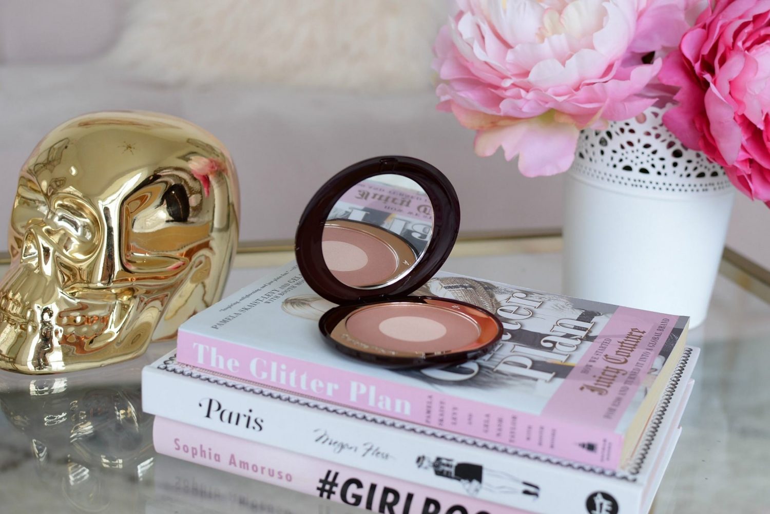 Charlotte Tilbury Cheek To Chic Swish & Glow Blusher in Pillow Talk