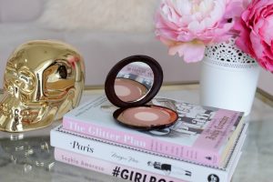 Charlotte Tilbury Cheek To Chic Swish & Glow Blusher in Pillow Talk