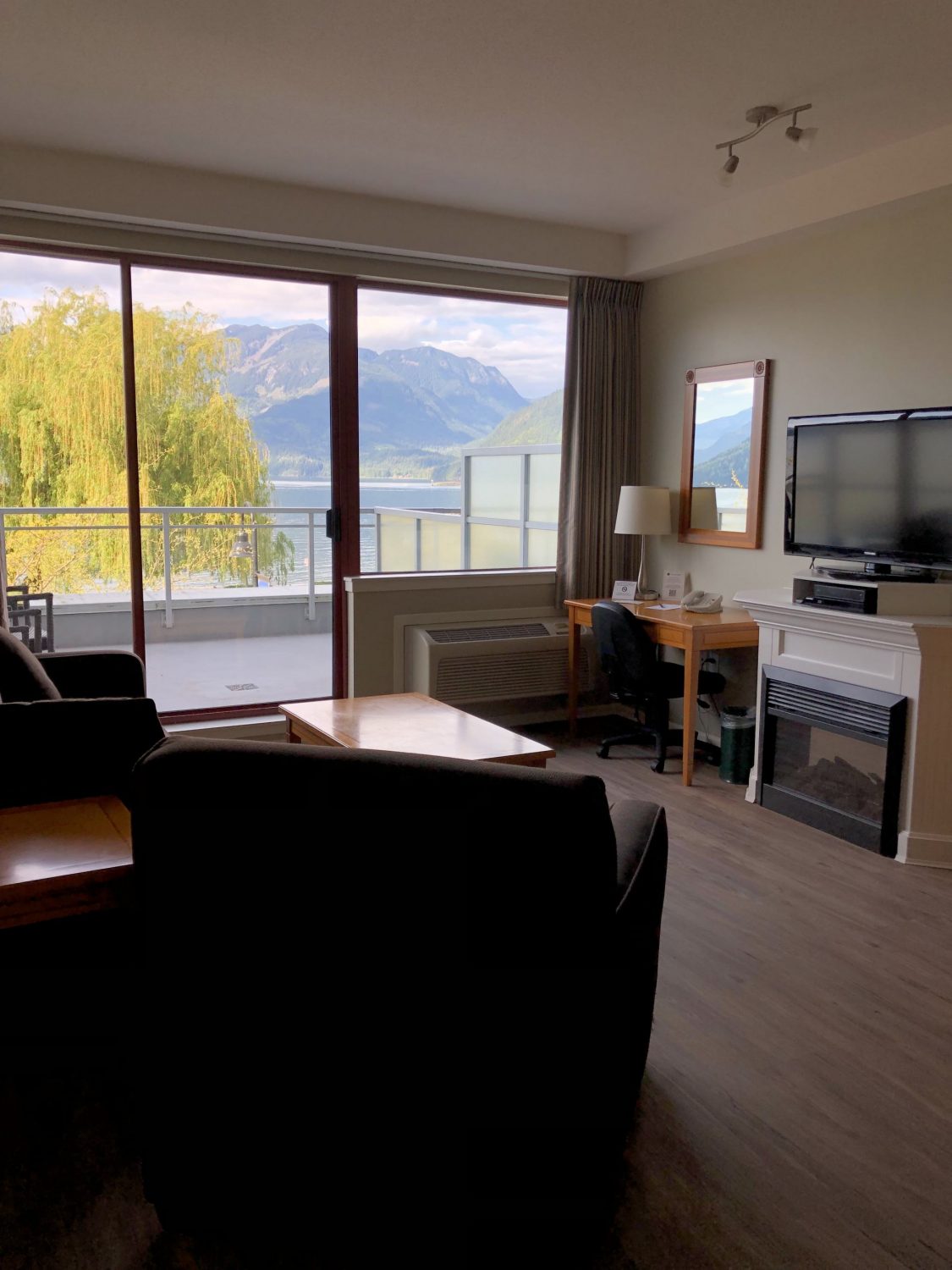 Harrison Hot Springs Beach Hotel