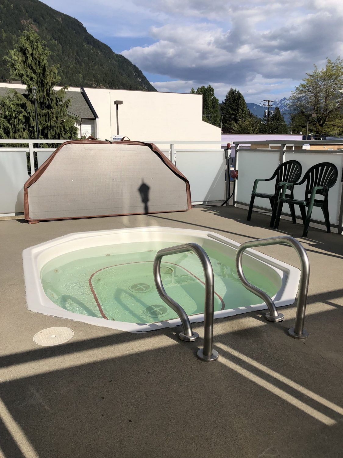 Harrison Hot Springs Beach Hotel