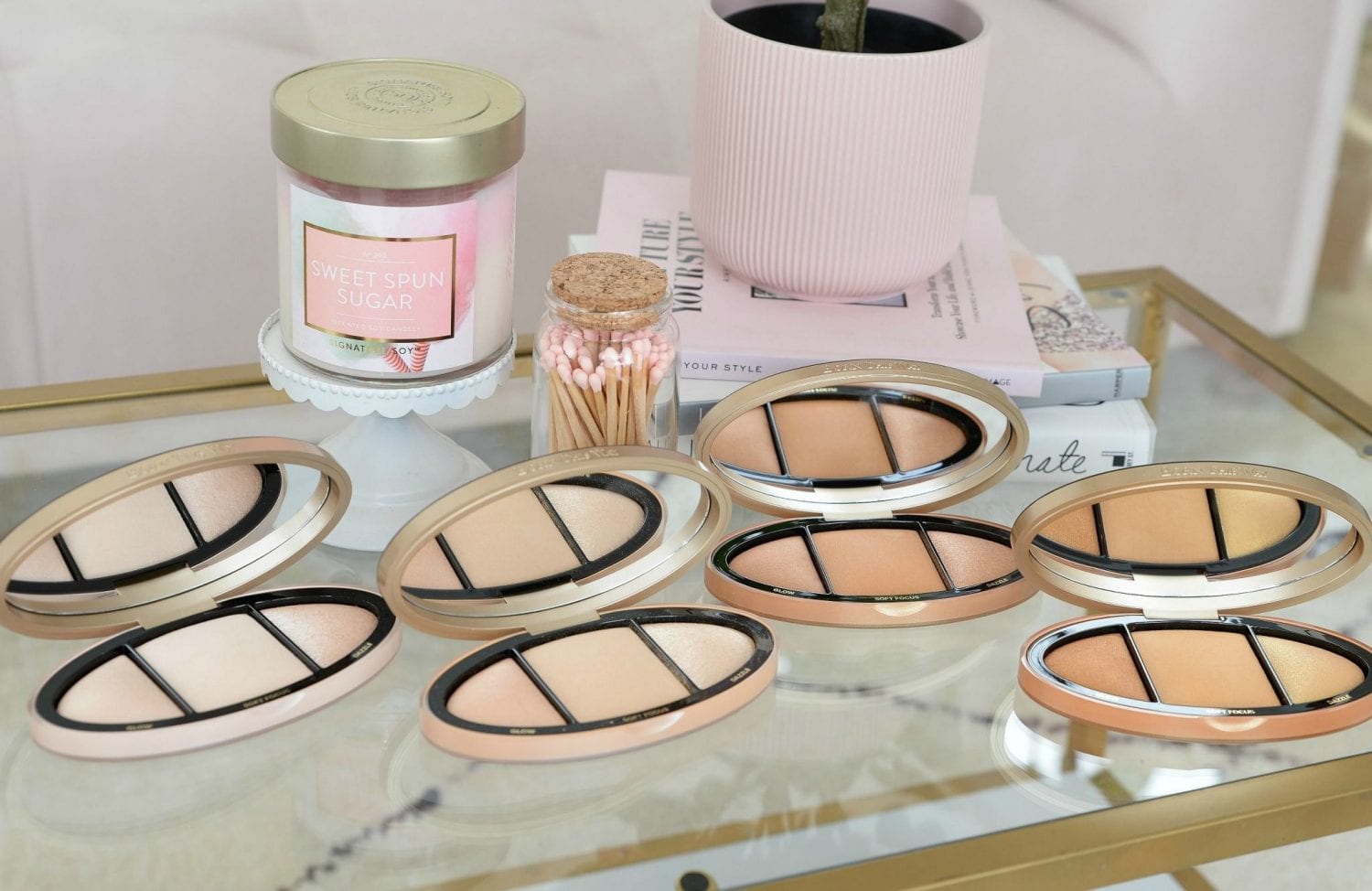 Too Faced Born This Way Turn Up The Light Complexion-Enhancing Highlighting Palette