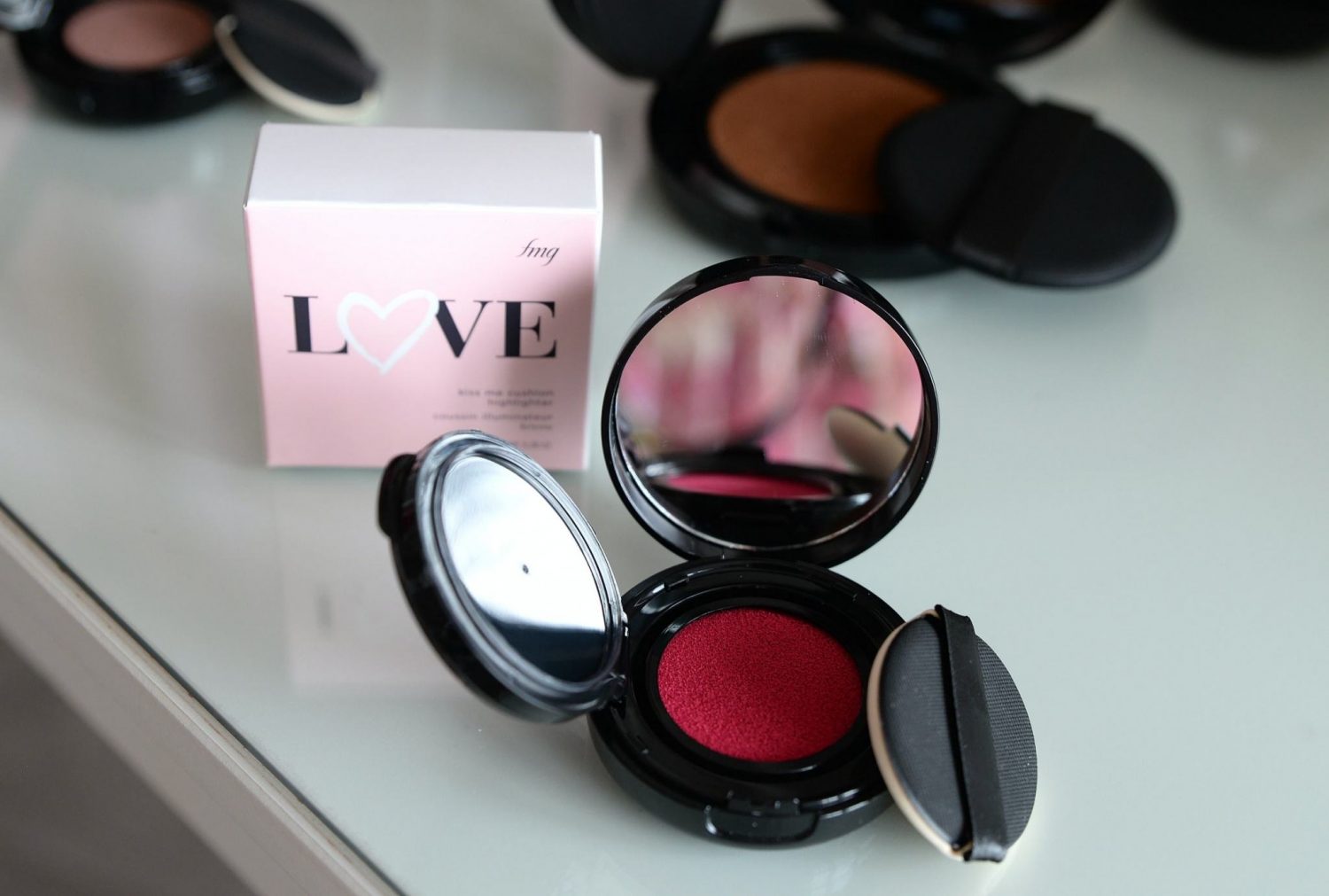 Avon fmg Colors of Love Kiss Me Cushion Blush