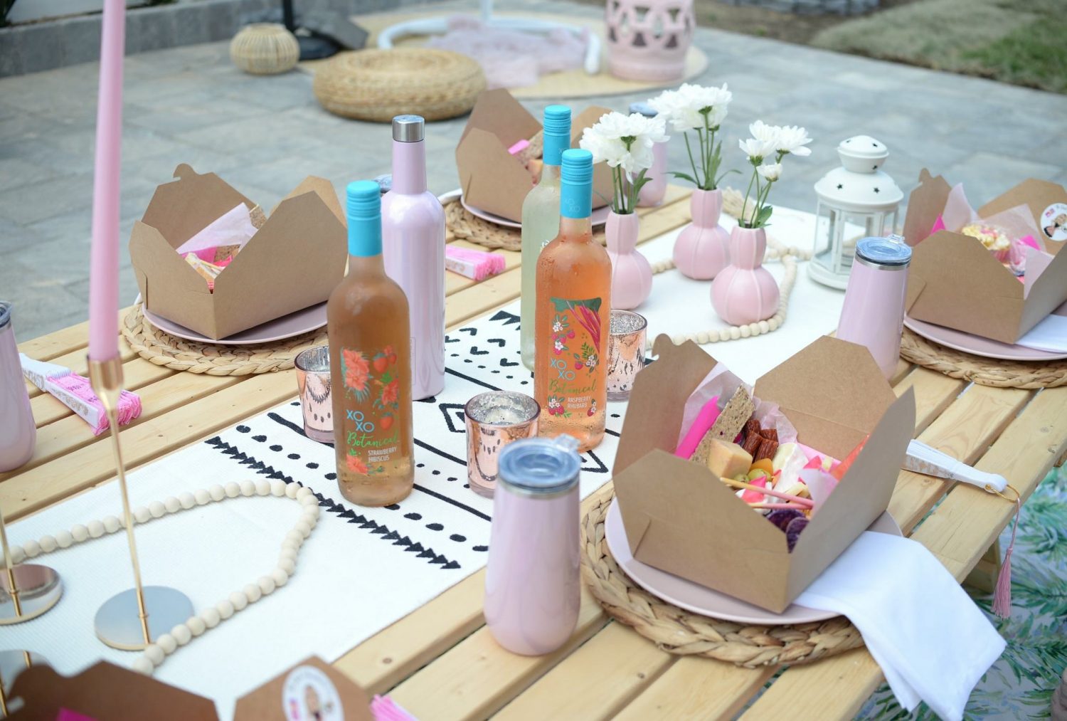 Guide to Hosting the Ultimate Boho Picnic